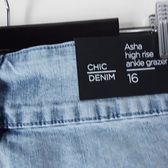 City Chic High Rise Rip Jean light denim wash Size 16 - Picture 9 of 12